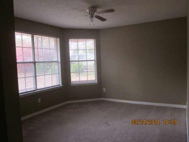 Foto del edificio - 3020 E Kingsfield Rd