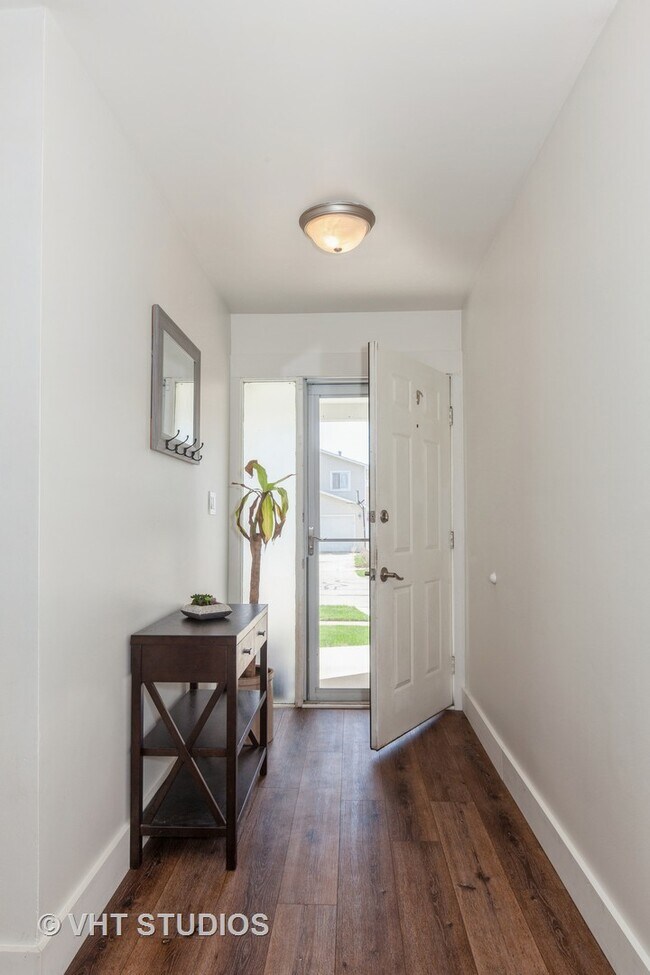 Building Photo - 6836 Redwing Dr