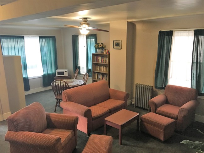 Main Entrance Sitting Area - The Windsor