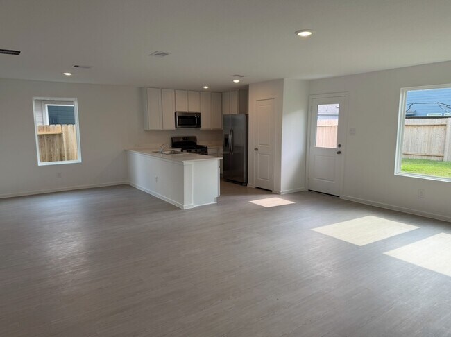 Foto del edificio - 12507 Mountain Daisy Rd