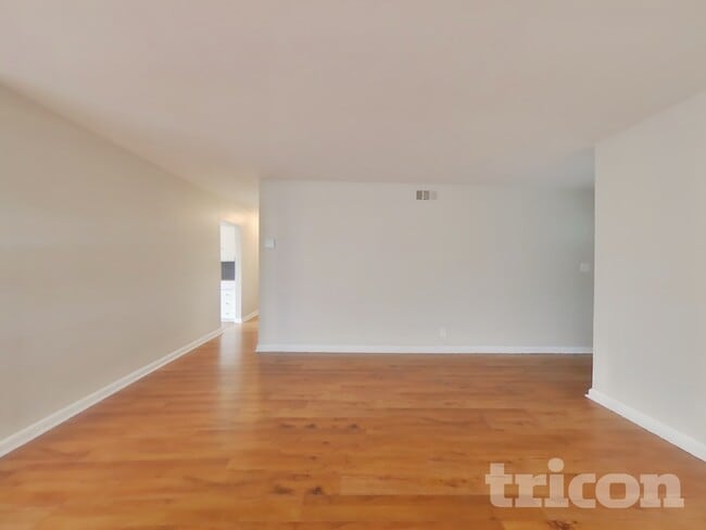 Building Photo - 378 Acacia St