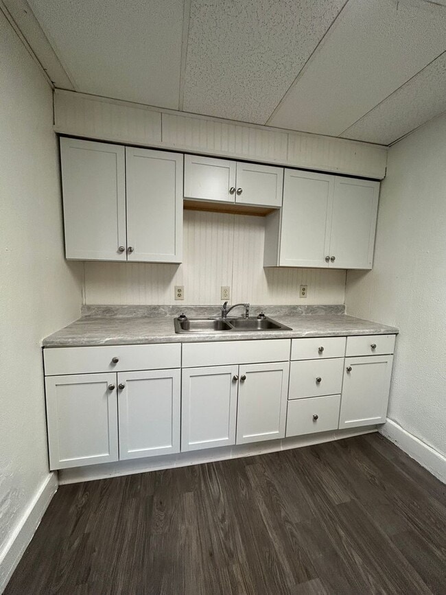 Foto del edificio - 512 W Battell St