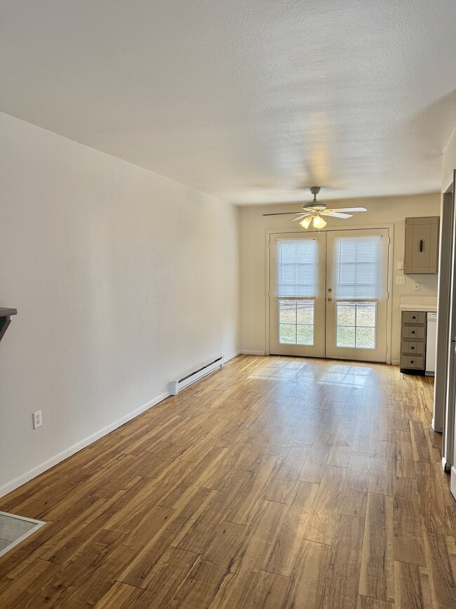 Building Photo - 3101 Azalea Dr