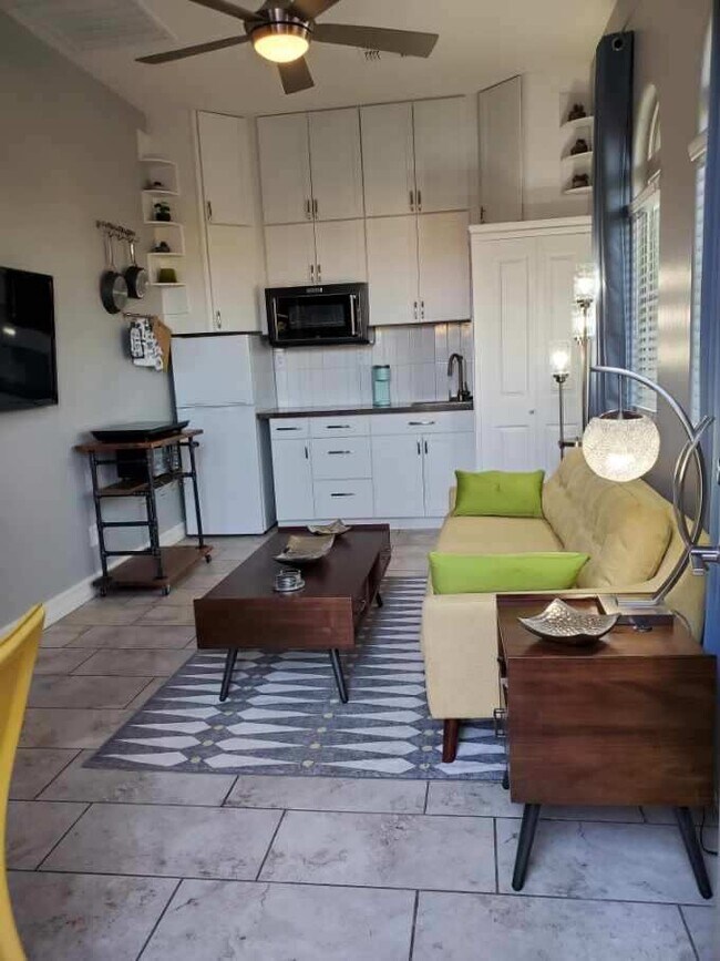 Foto del edificio - 10147 E Bergeron Ave