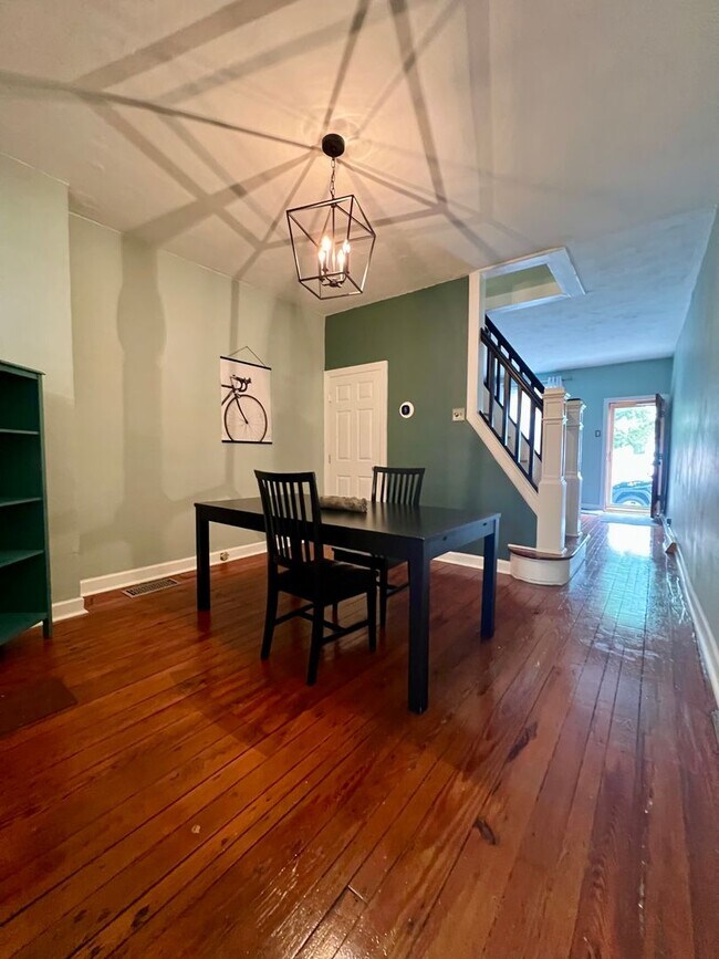 Building Photo - Stunning 2-Bedroom Townhouse in Manayunk! Available NOW!