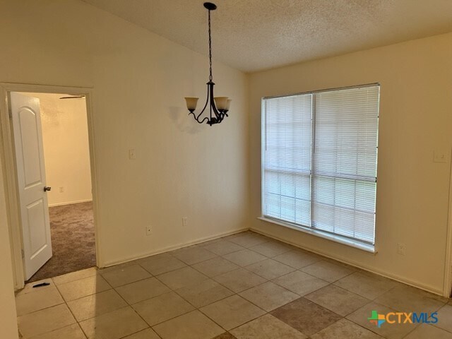 Foto del edificio - 403 E Hogan Dr
