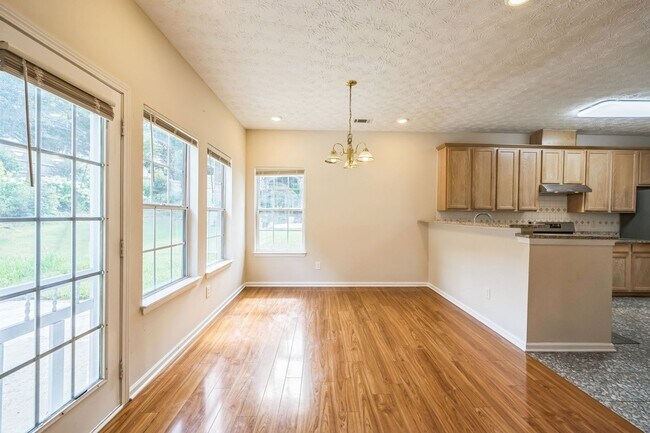 Building Photo - Spacious 4BR House in Lawrenceville