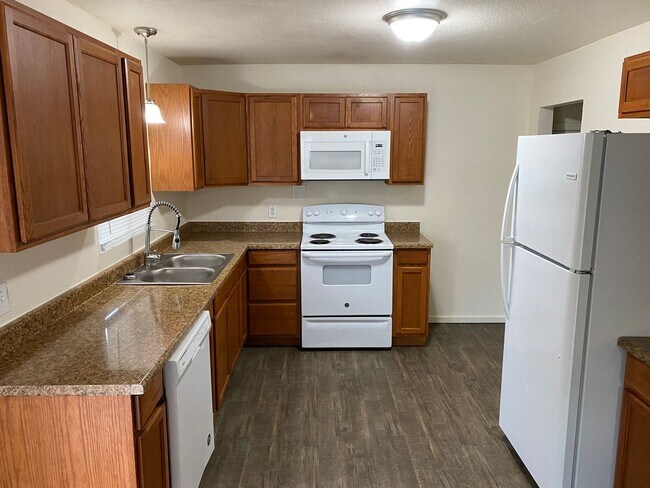 Foto del edificio - Government Way Triplex