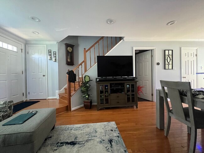 Building Photo - 6340 Chimney Wood Ct