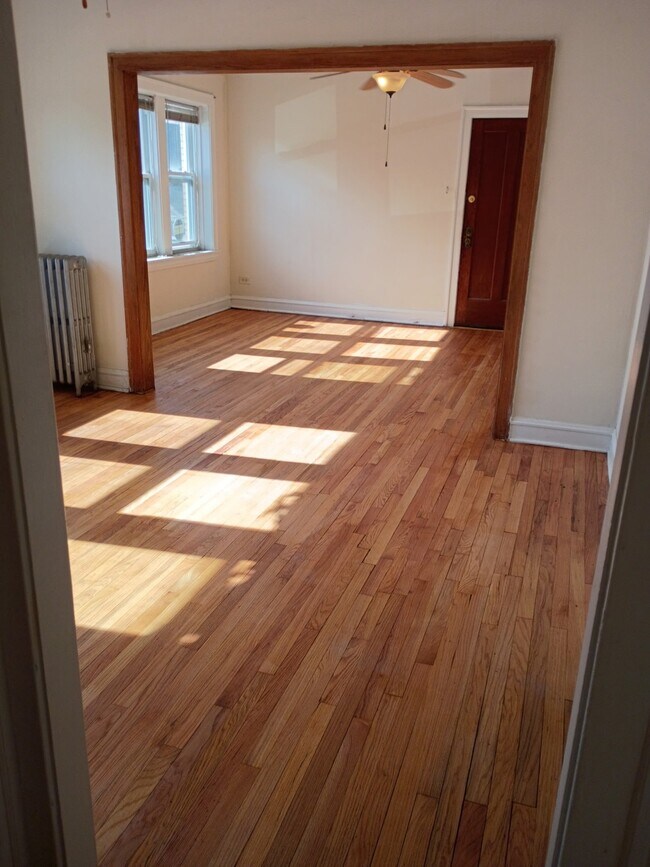 Foto del edificio - 3235 N Lockwood Ave