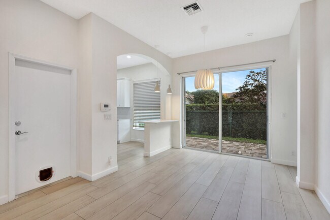 Foto del edificio - 1898 Capeside Cir