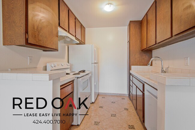 Building Photo - ~2 Weeks FREE~ Bright and Spacious One Bed...