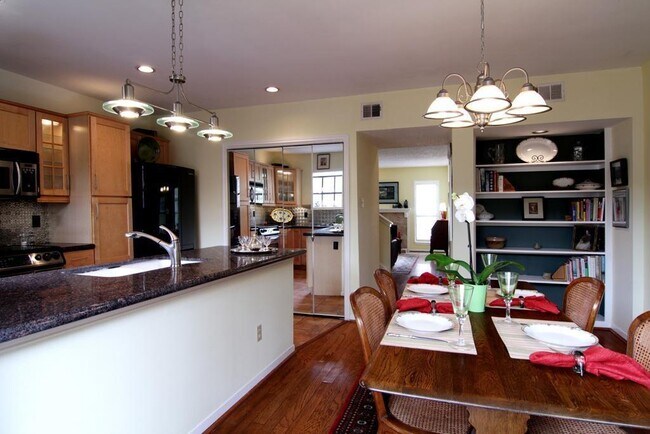 Building Photo - 947 Memorial Village Dr