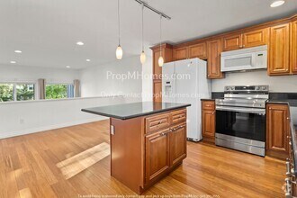 Building Photo - 4 Touchstone Dr