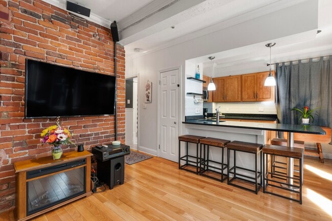 Building Photo - 38A Charter St