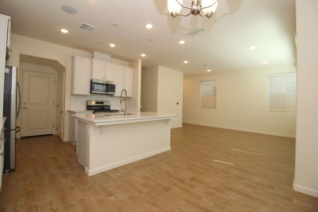 Building Photo - 1462 Pioneer Ln