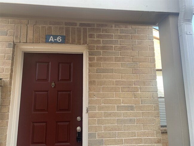 Foto del edificio - 2710 Grants Lake Blvd