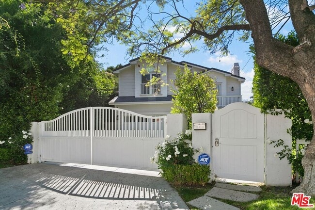 Building Photo - 14917 Valley Vista Blvd