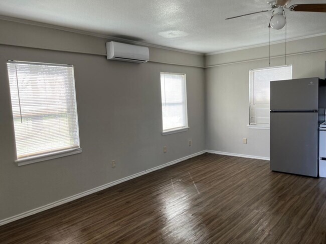Foto del edificio - 7610 Red Robin Ln