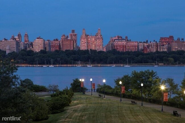 Foto del edificio - 605 River Rd