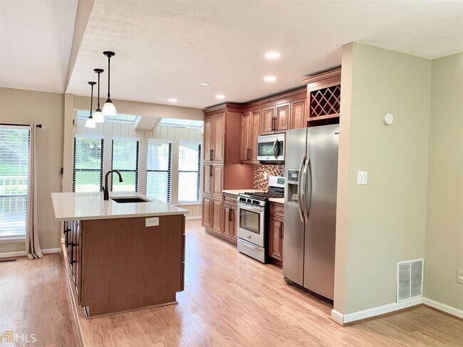 Foto del edificio - 785 Cascade Knolls Dr SW