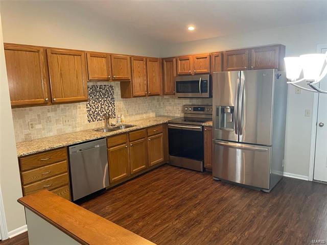 Building Photo - 825 Lakeside Manor Dr