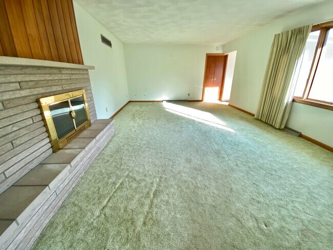 Foto del edificio - 3104 Maple Ln
