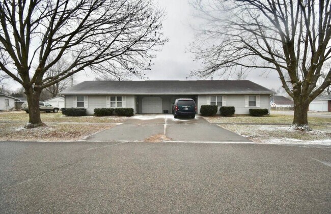 Great 2 bed unit with attached garage. - 421 4th St NW