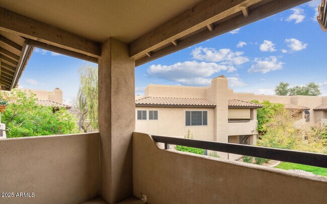 Foto del edificio - 9451 E Becker Ln