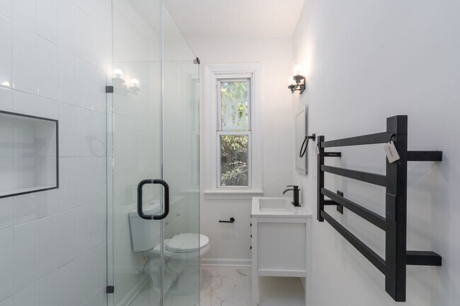 Foto del edificio - Newly Remodeled 1-Bedroom with Office Space, 1-Bathroom Near Johns Hopkins University