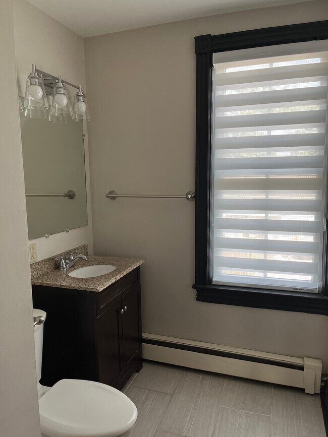 Bathroom - 359 Nassau St