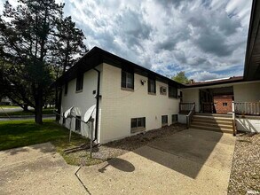 Building Photo - 2613 W Wardcliffe Dr