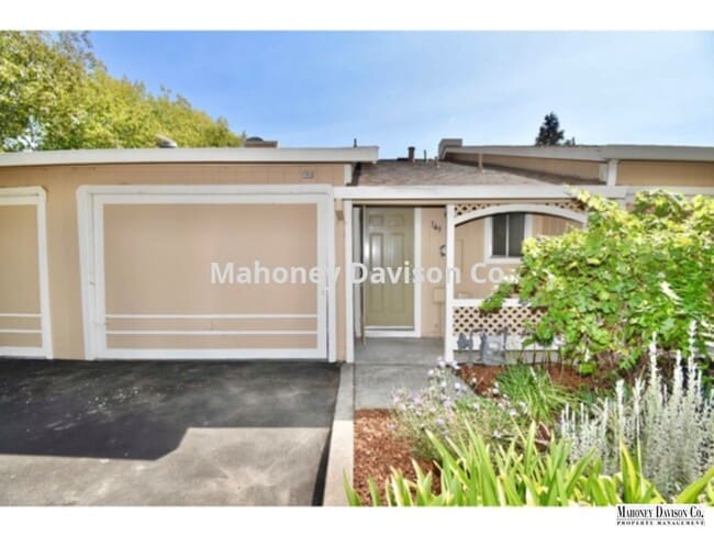 Building Photo - 149 Acorn Dr