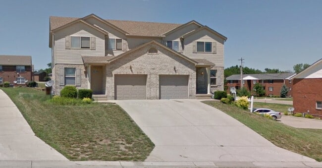 3 Bed 2.5 Bath Townhome - 3 Bed 2.5 Bath Townhome