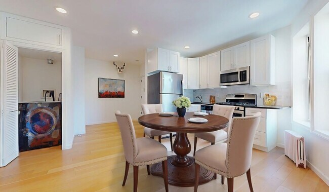 Photo - Thayer Street Apartment