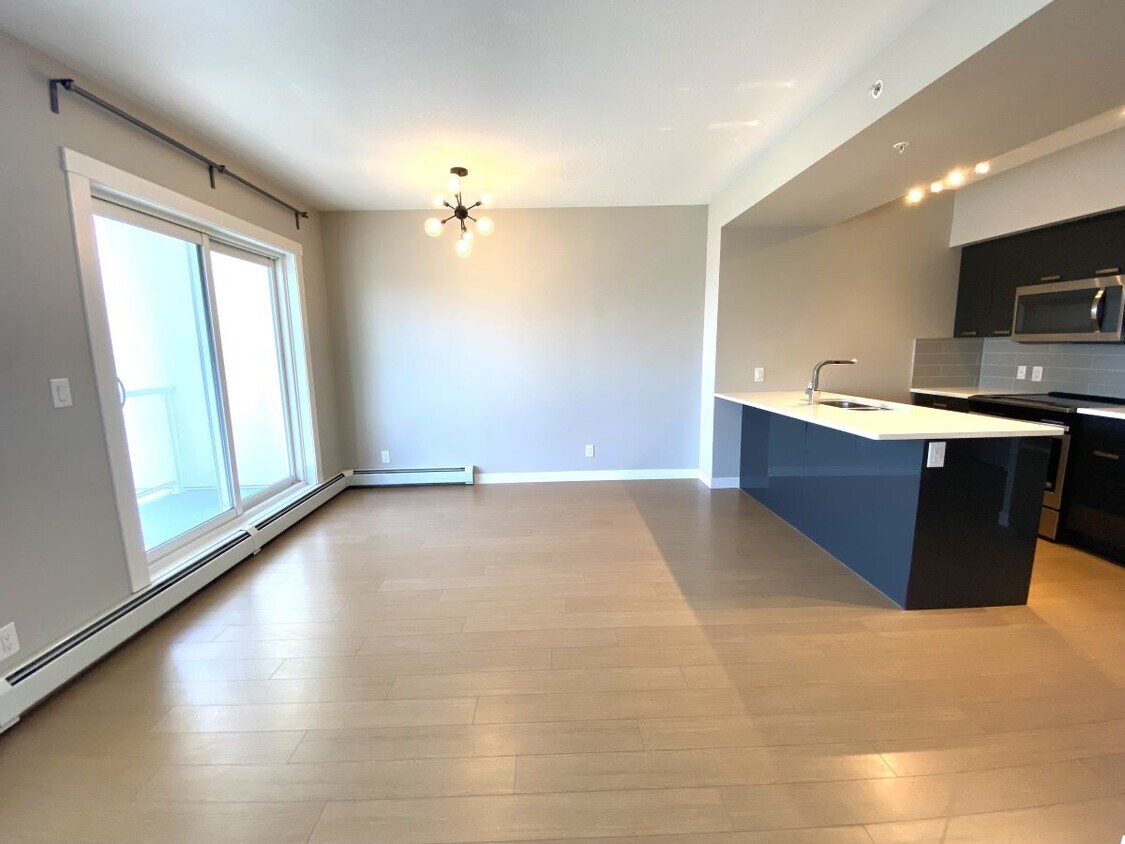 Photo principale - 10410-10102 102 Ave NW