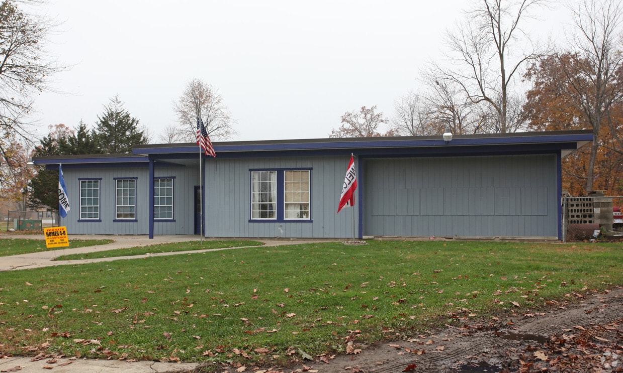 Primary Photo - South Creek Village