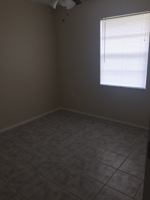 Building Photo - Three Bedroom One & A Half Bath - Bartow