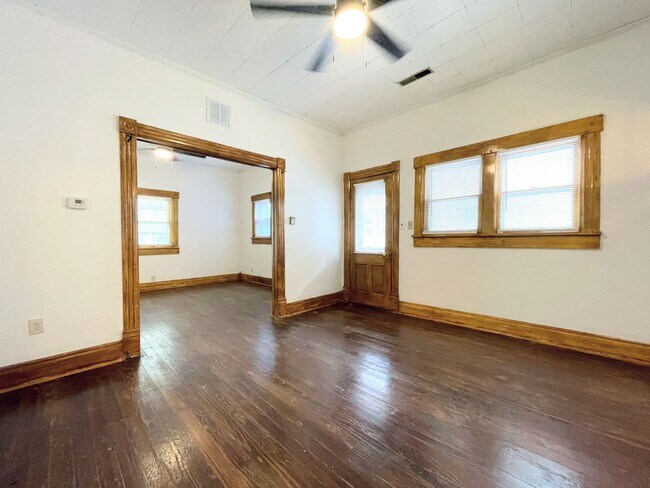 Building Photo - 2 Bedroom 1 Bathroom Bungalow