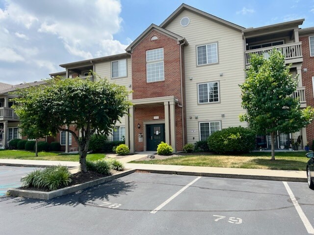Apartment building - 600 Vincent Way