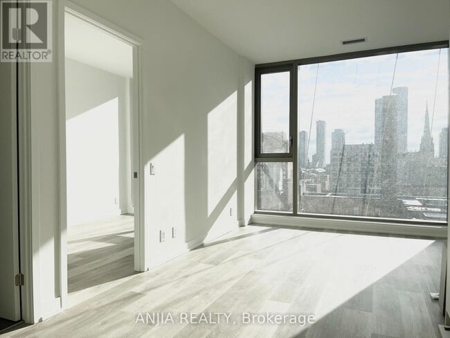 Photo du bâtiment - 88 Queen St E