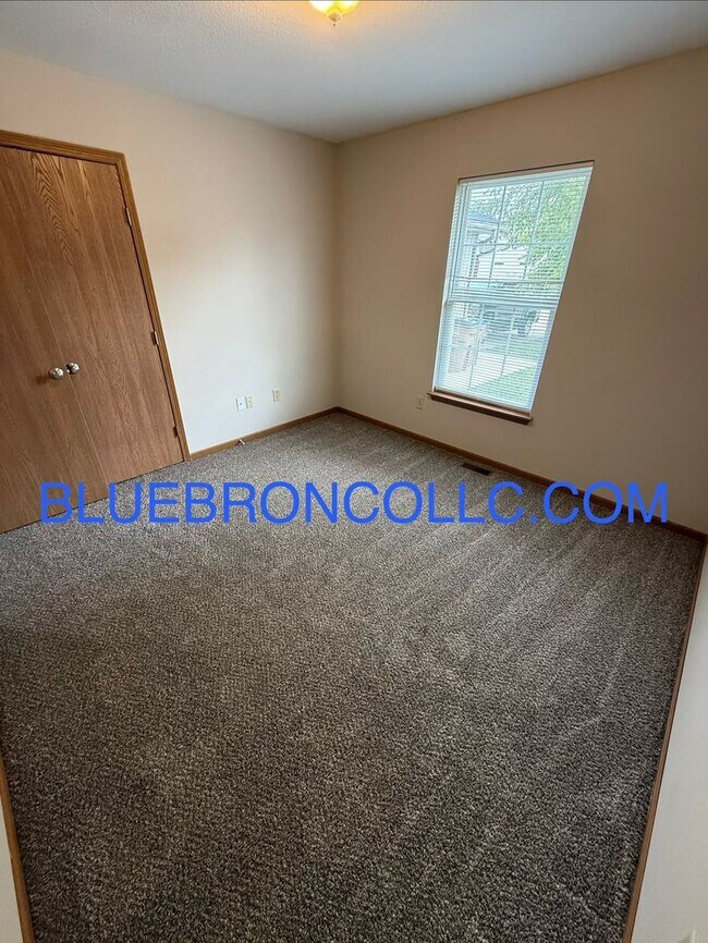 Foto del edificio - 609 W Pine St
