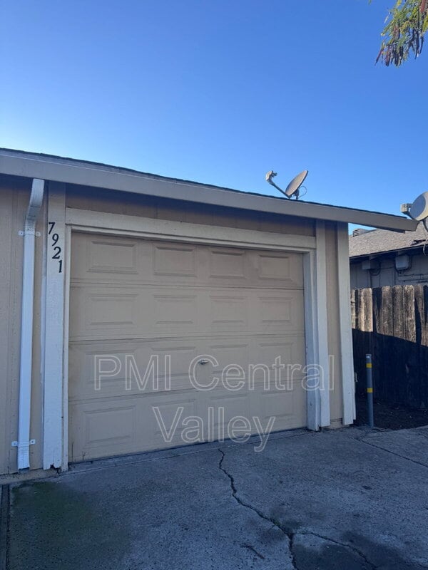 Building Photo - 7921 Montgomery Ave