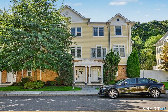 Foto del edificio - 70 Riverdale Ave