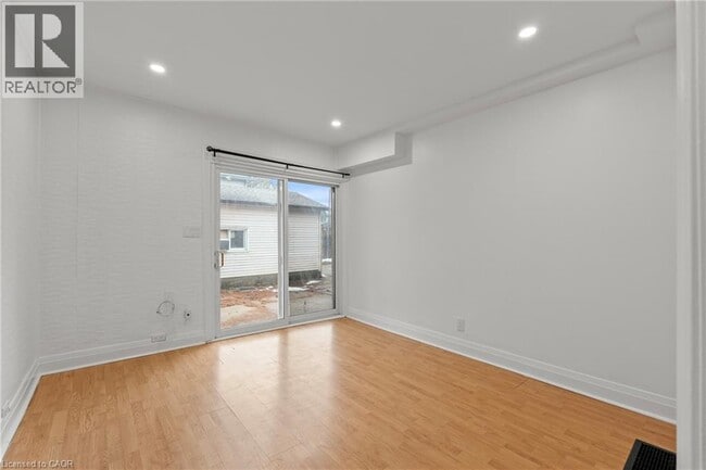 Building Photo - 15 McCormick St