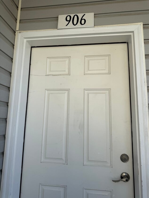 front entrance - 2462 Thunder Mountain Dr