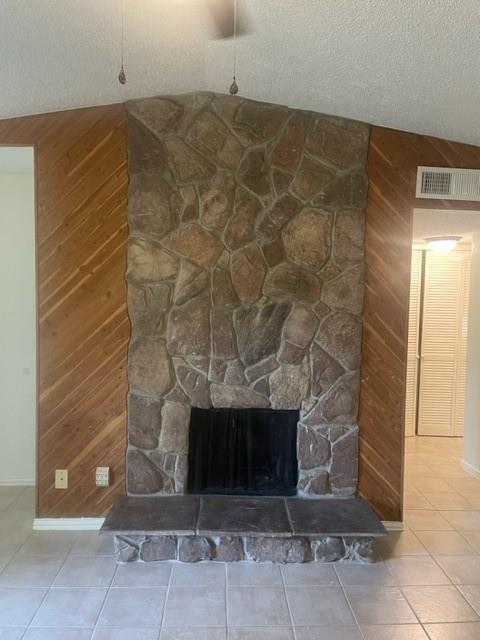 Building Photo - 17331 Red Oak Dr