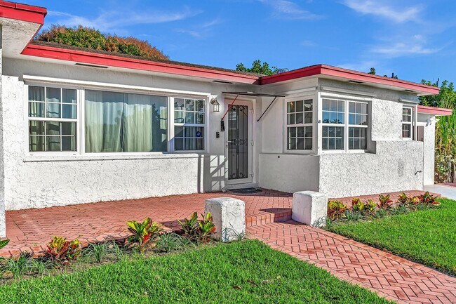 Building Photo - 301 Gulfstream Dr