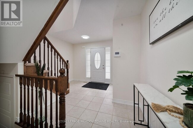 Building Photo - 364 Equestrian Way