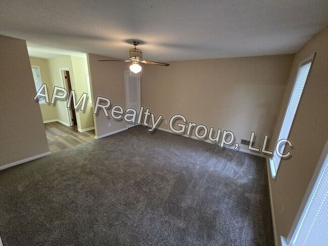 Building Photo - Updated home in Friarsgate